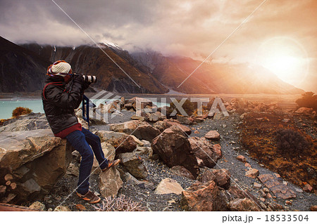 photographer tak a photograph in aoraki - mt.cook national park photographer tak a photograph in aoraki - mt.cook national park 18533504