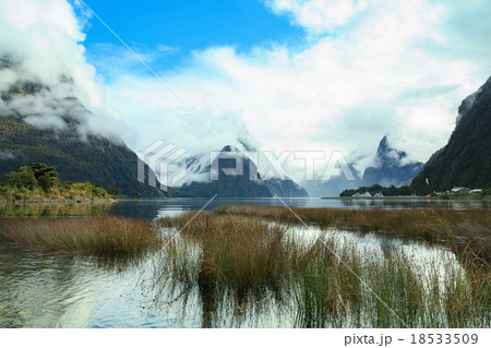 milford sound in fjord land  national park  18533509