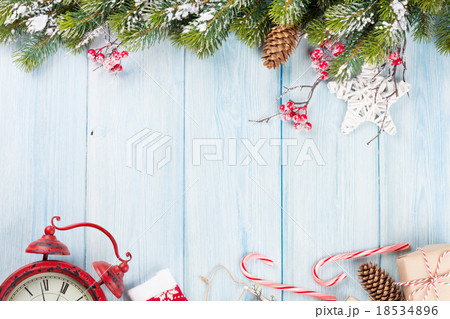 Christmas background with tree, alarm clock Christmas background with tree, alarm clock 18534896
