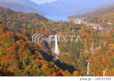 華厳の滝　紅葉 18535595