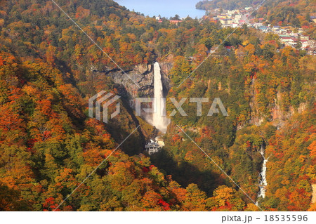 華厳の滝　紅葉 18535596