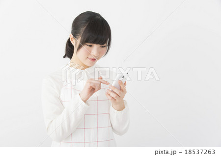 主婦がスマホで検索 主婦がスマホで検索 18537263
