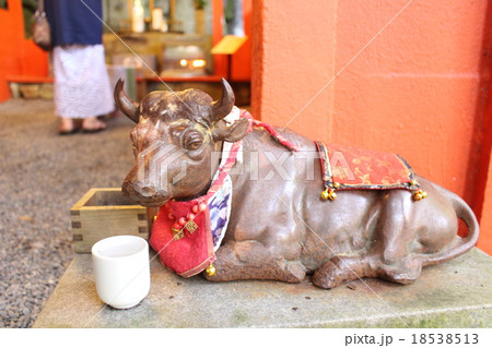 神社の牛 18538513