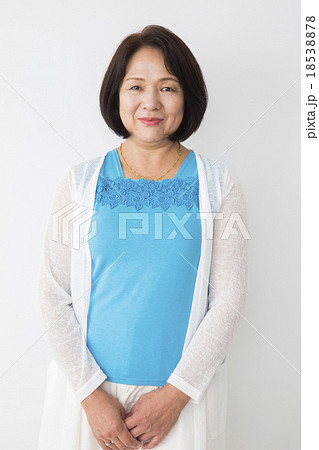 ポートレート　シニア女性 18538878