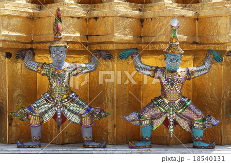 demons which support golden chedi,royal palace,bangkok THAILAND 18540131