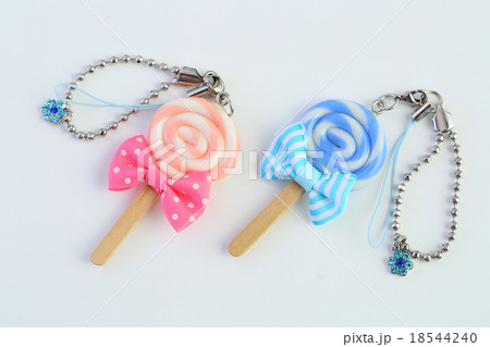 粘土で作った洋菓子アクセサリー 18544240