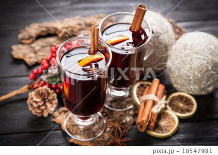 Mulled wine with cinnamon and orange Mulled wine with cinnamon and orange 18547981