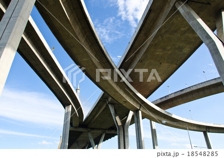 Elevated expressway 18548285