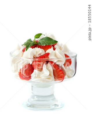 strawberry with cream 18550144