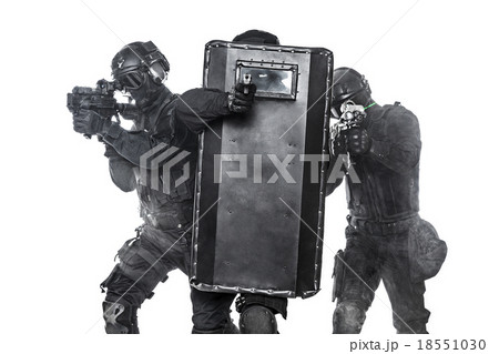 Police officers SWAT  18551030