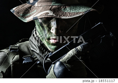 Jagdkommando soldier with pistol Jagdkommando soldier with pistol 18551117