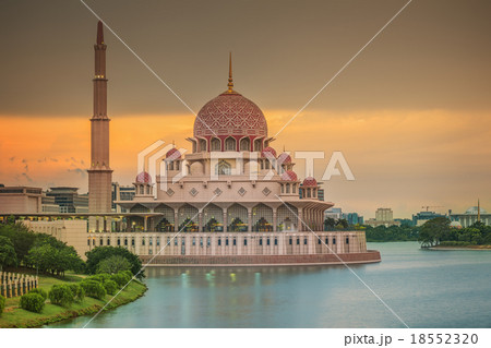 Sunset over Putrajaya Mosque, Kuala Lumpur 18552320