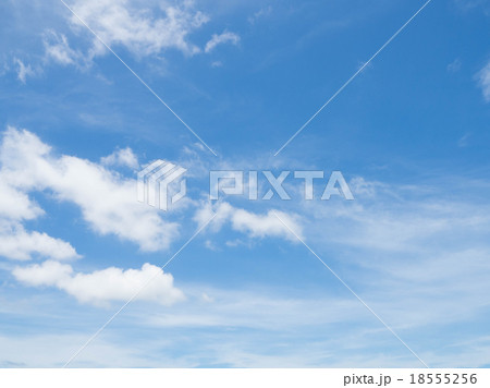 Clear blue sky with white cloud 18555256