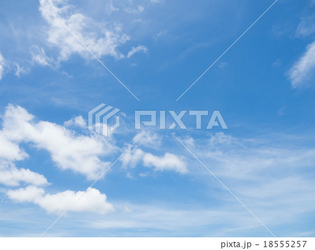 Clear blue sky with white cloud Clear blue sky with white cloud 18555257
