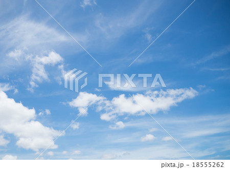 Clear blue sky with white cloud Clear blue sky with white cloud 18555262