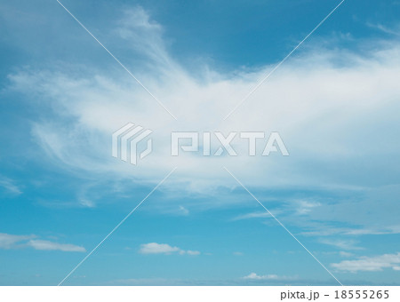 Clear blue sky with white cloud Clear blue sky with white cloud 18555265