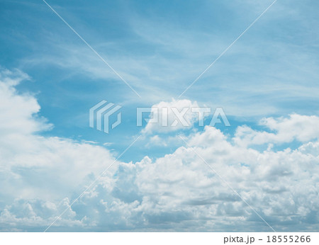 Clear blue sky with white cloud 18555266