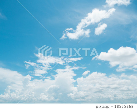 Clear blue sky with white cloud 18555268