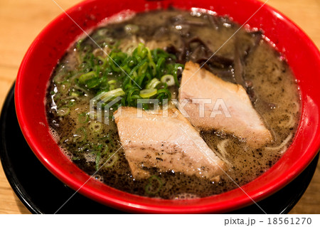 Ramen with black garlic oil 18561270
