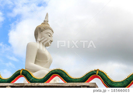 White buddha statue in thailand temple 18566003