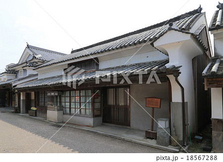 徳島県美馬市脇町、重要伝統的建造物群保存地区「うだつの町並み」 18567288