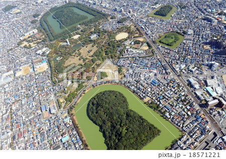 仁徳天皇陵他古墳群を空撮 18571221