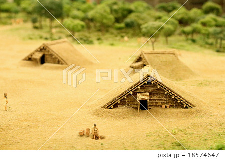 ミニチュアの竪穴式住居の写真素材