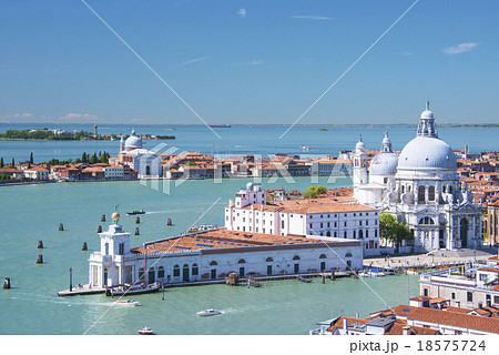 ヴェネチアの街並み ベネチアの町並み ヴェネツィア ヴェネチアの写真素材