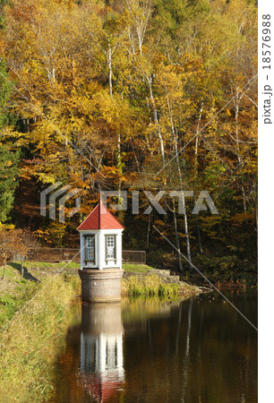 水源池の取水塔 18576988
