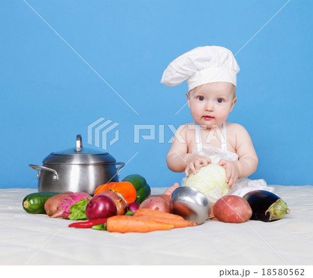 Little cook portrait 18580562