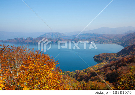 秋の十和田湖 18581079