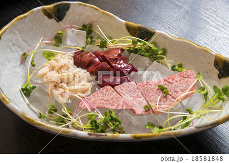 新鮮牛モツと牛刺し 新鮮牛モツと牛刺し 18581848