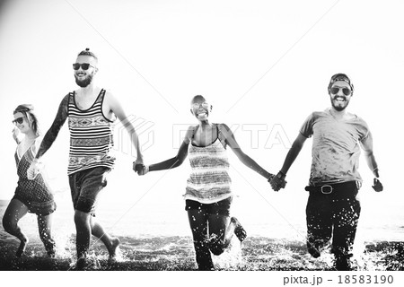 Diverse Beach Summer Friends Fun Running Concept 18583190