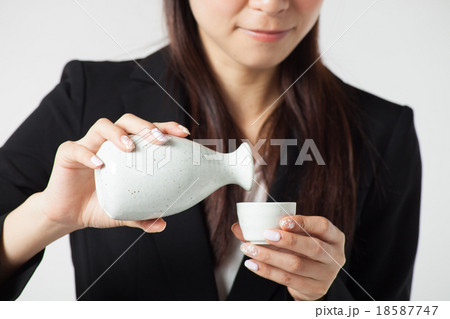 女性　年末年始 18587747