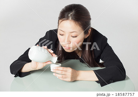 女性　年末年始 18587757