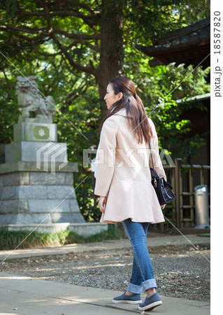 女性　年末年始 18587820