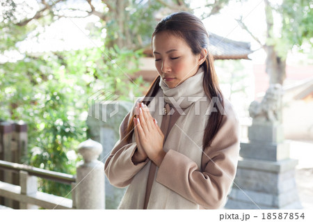 女性　年末年始 18587854