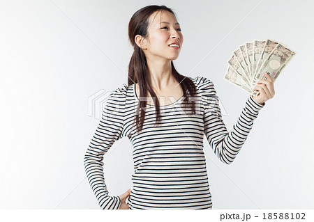 女性 ポーズ お金の写真素材