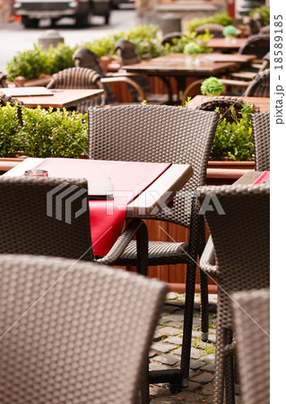 outdoor cafe 18589185