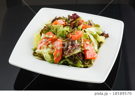 salmon salad 18589570