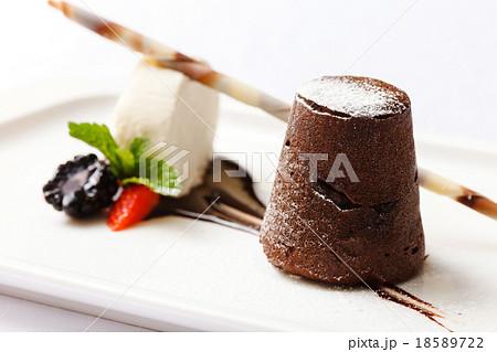 chocolate cake 18589722