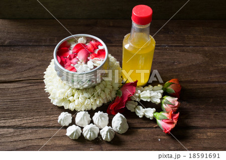 Water in bowl mixed with perfume for Songkra Water in bowl mixed with perfume for Songkra 18591691
