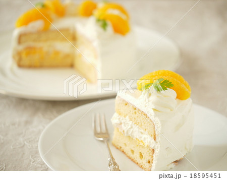 オレンジのショートケーキ（横位置） 18595451