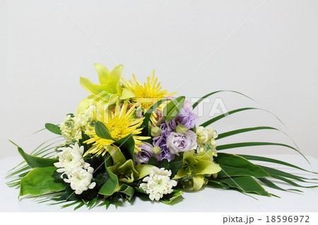 お供え花 18596972
