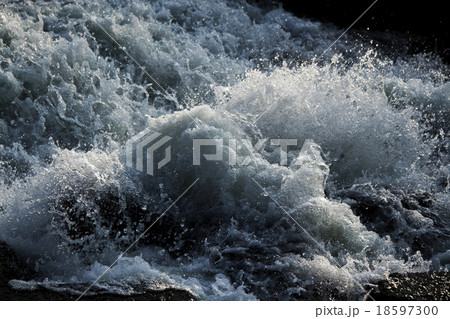 水しぶき 18597300