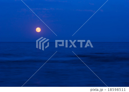 Full moon over the  sea 18598511