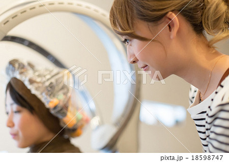 beauty parlor 18598747