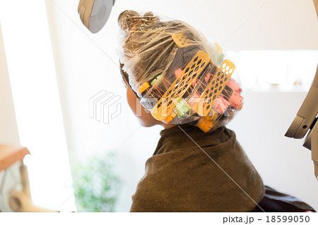 beauty parlor 18599050