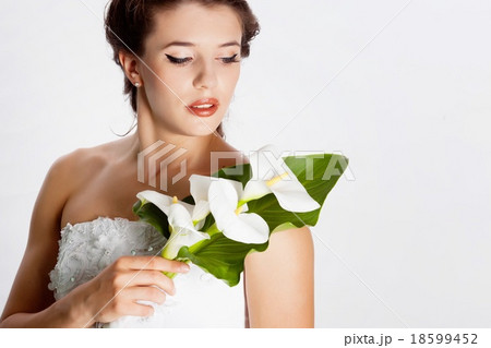 Bride portrait in studio Bride portrait in studio 18599452