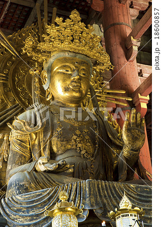 大仏殿内の虚空蔵菩薩像の写真素材